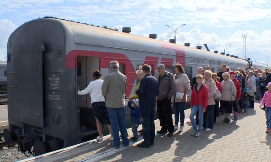 Поезд Вагон Женщина Пассажирка